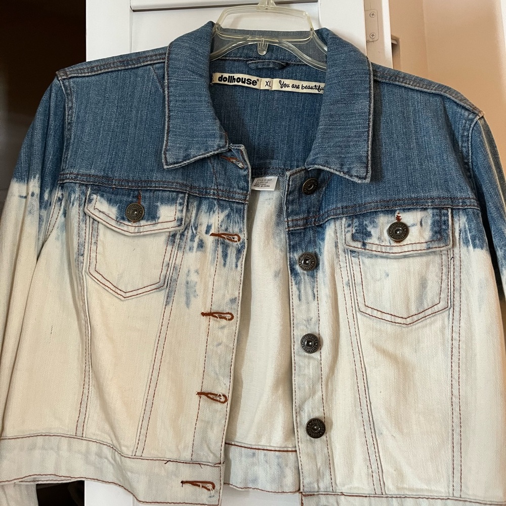 Cropped denim jacket